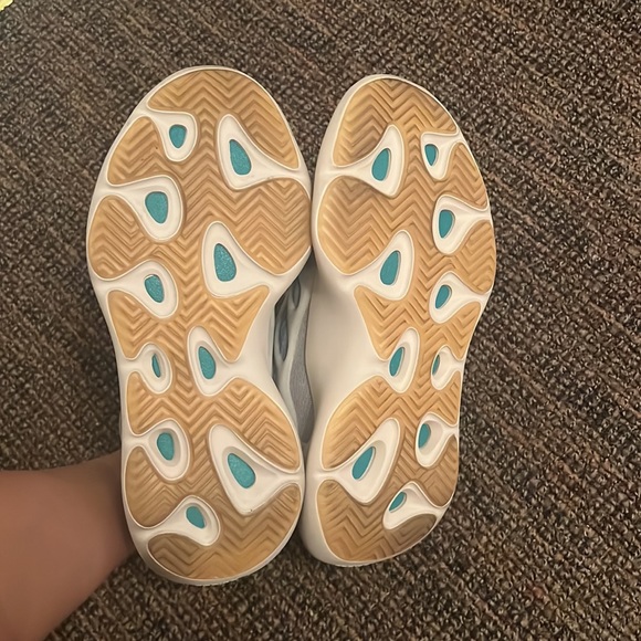 Yeezy - Picture 4 of 9